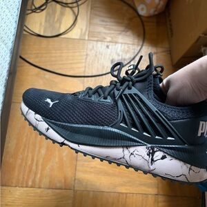 Puma Black and Pink Camo Sneakers Size 8.5 Women’s